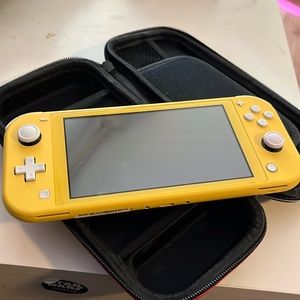 Nintendo Switch Lite 32gb Yellow and Accessories